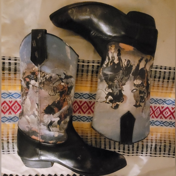 Seychelles Shoes - Cowboy scenery painted on these Black leather Cowboy boots!! Size 7.5